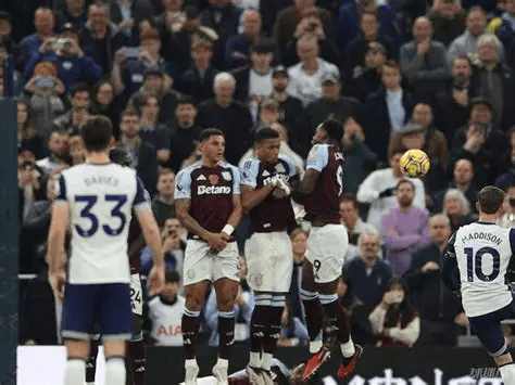 德国杯今晨再迎强敌，门兴格拉德巴赫造点机会，主帅态度：质疑声仍在，高层口径保持一致的简单介绍